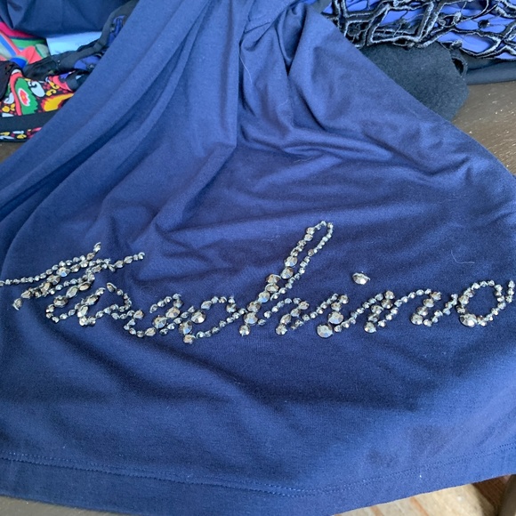 Love moschino “love is…Moschino” mini. Never worn - Picture 7 of 8